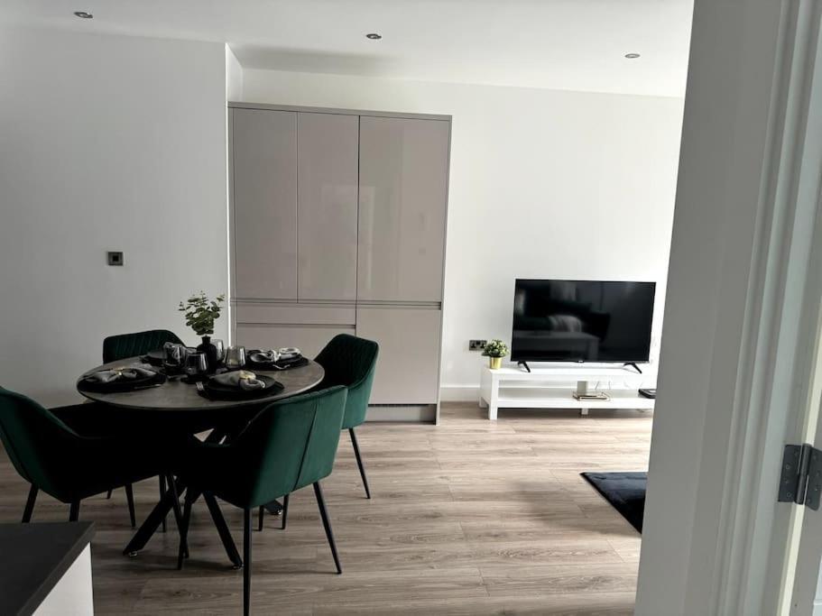Luxury Oaks Suite, Free Private Parking, 2 Bed 2 Bathroom Apartment, Central Solihull Μπέρμιγχαμ Εξωτερικό φωτογραφία