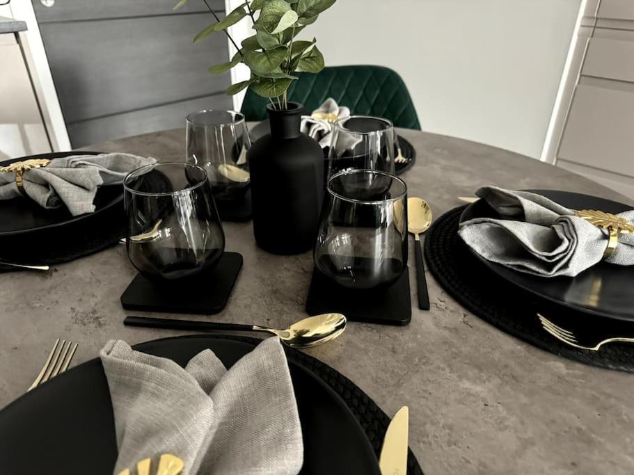 Luxury Oaks Suite, Free Private Parking, 2 Bed 2 Bathroom Apartment, Central Solihull Μπέρμιγχαμ Εξωτερικό φωτογραφία