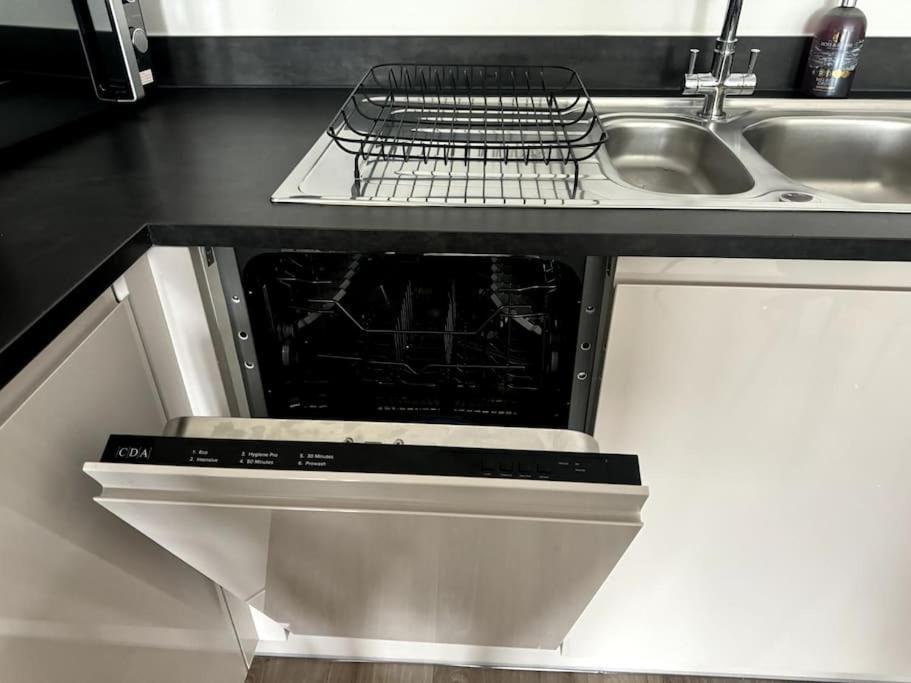 Luxury Oaks Suite, Free Private Parking, 2 Bed 2 Bathroom Apartment, Central Solihull Μπέρμιγχαμ Εξωτερικό φωτογραφία