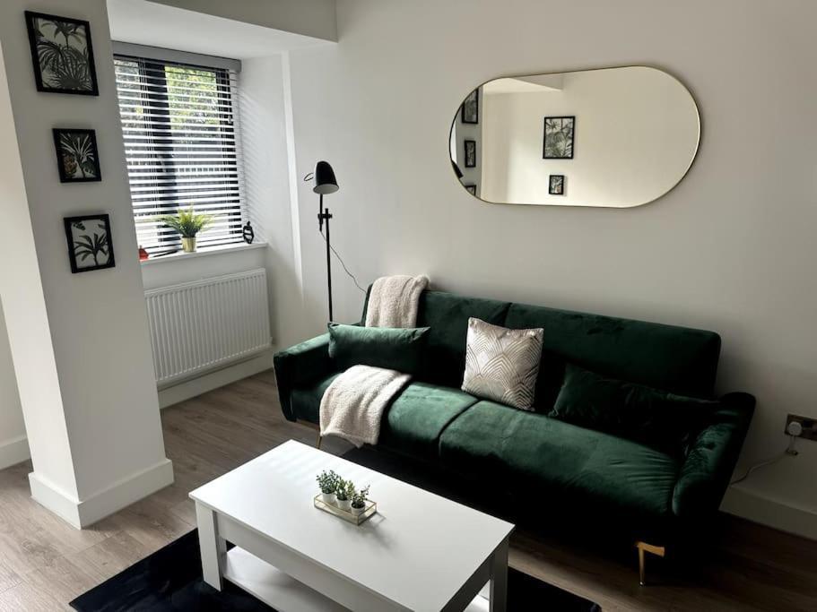 Luxury Oaks Suite, Free Private Parking, 2 Bed 2 Bathroom Apartment, Central Solihull Μπέρμιγχαμ Εξωτερικό φωτογραφία
