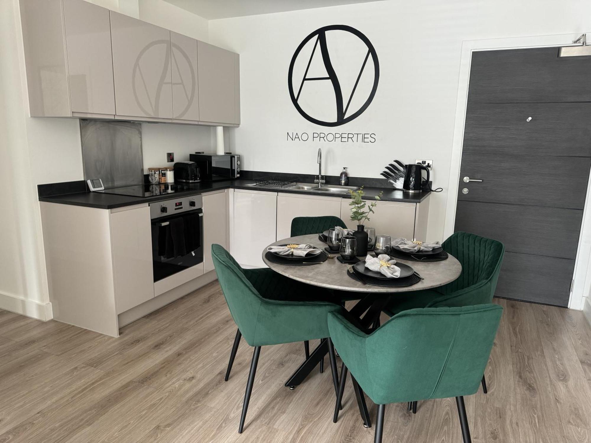 Luxury Oaks Suite, Free Private Parking, 2 Bed 2 Bathroom Apartment, Central Solihull Μπέρμιγχαμ Εξωτερικό φωτογραφία